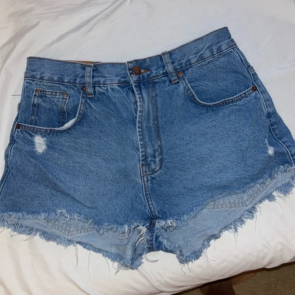 Mid Rise Farm Rio Shorts - Picture 3 of 7